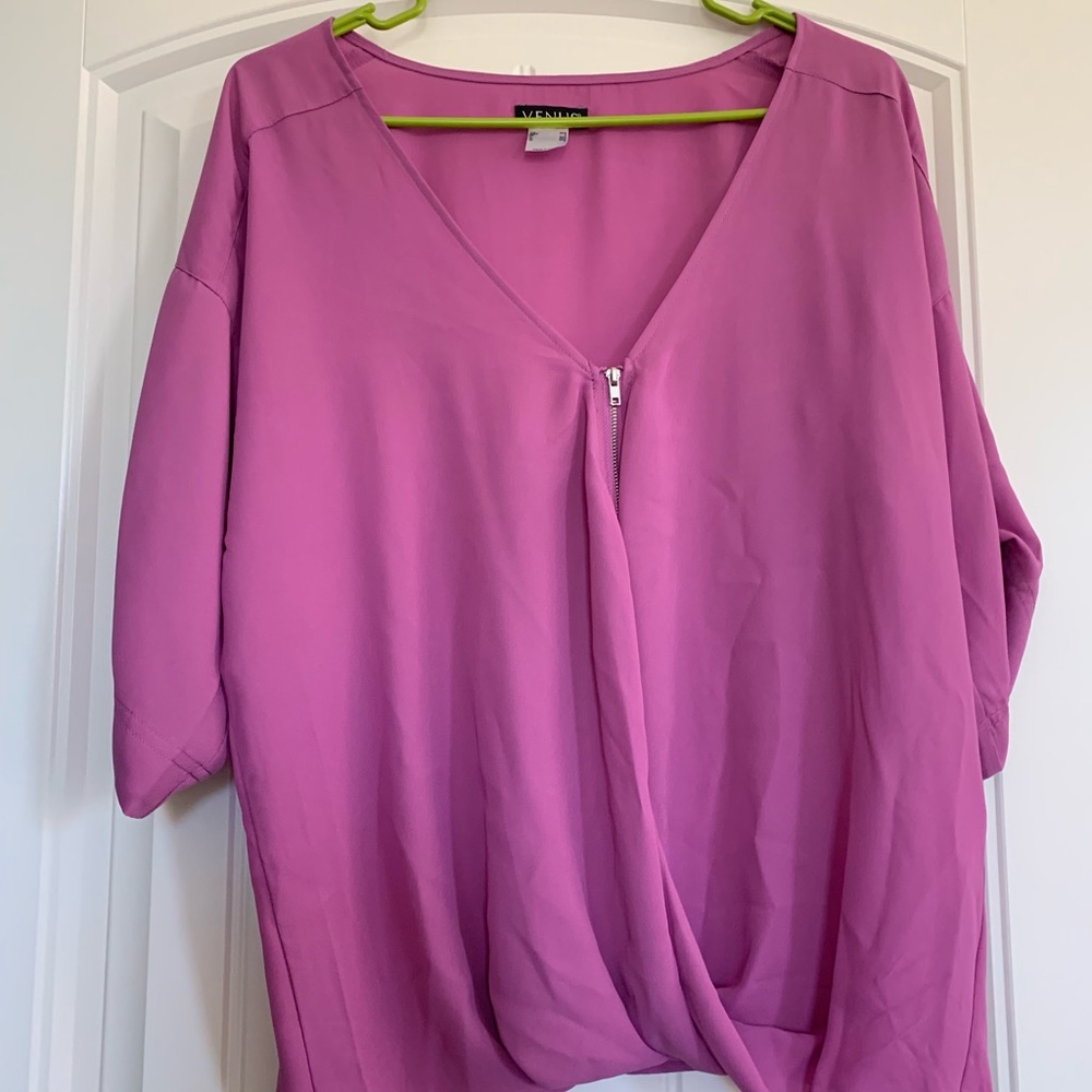 Very cute work shirt from Venus size small !!!